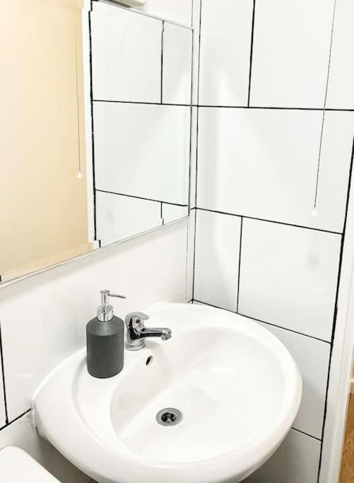 Gorgeous Flat 10 Min Walk To Stadium Free Parking London Exterior photo